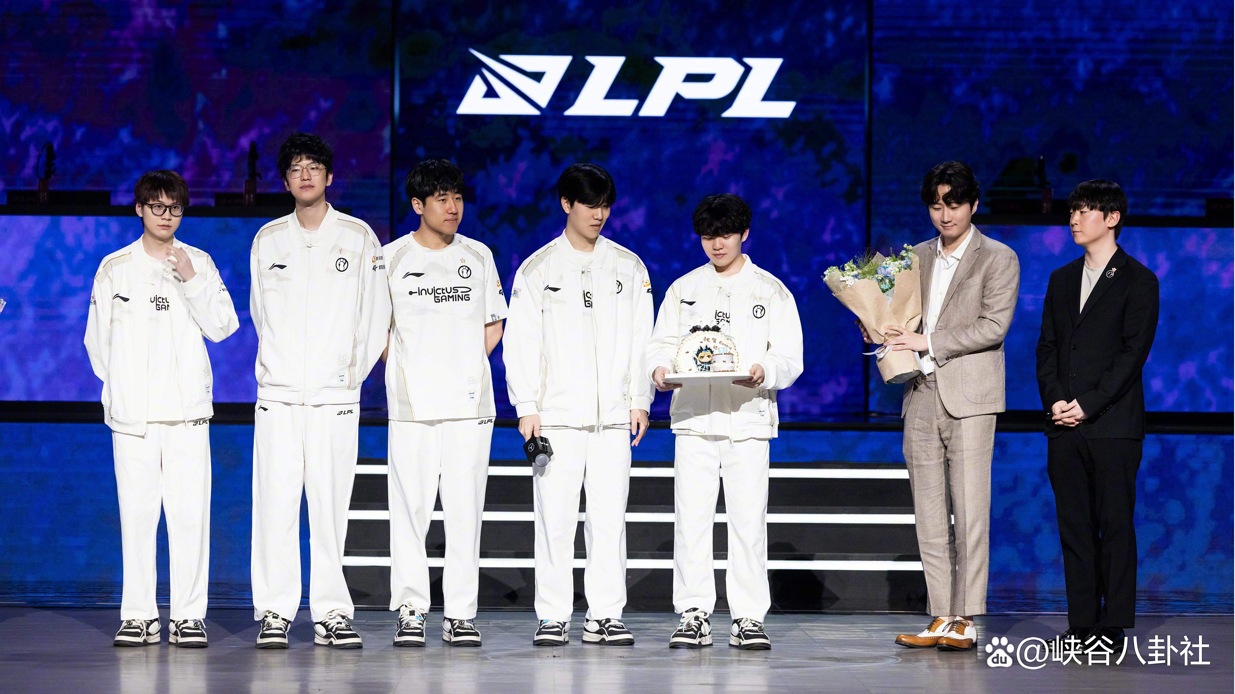 九游-利物浦不断突破！，Rookie连续十场比赛得分超过大比分获胜再创辉煌时刻(斯洛特带利物浦前9场比赛取得8胜)