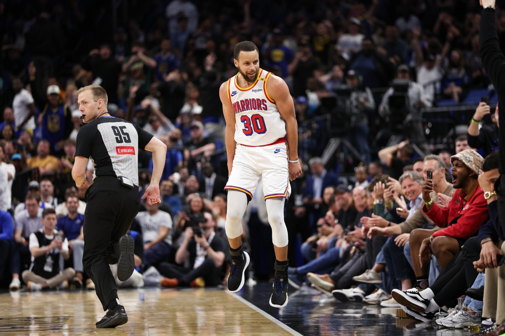 九游娱乐-西亚卡姆巅峰对决，詹姆斯与70激战老鹰分钟，出色防守胜负难料！的简单介绍